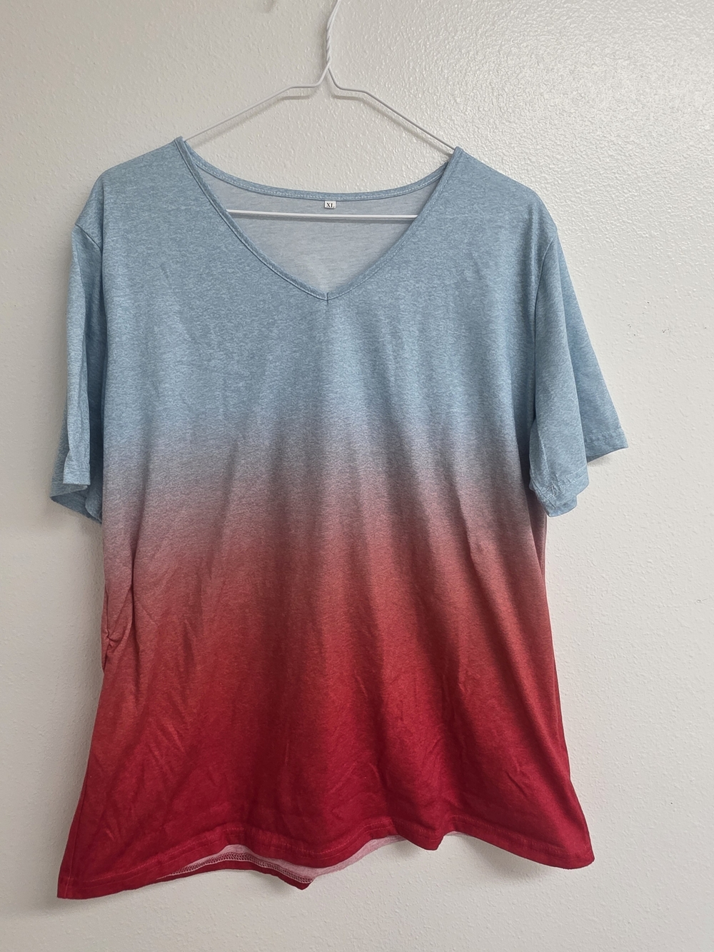 Source Unknown Blue to Red Ombre V-Neck Short Sleeve Tee (0332)